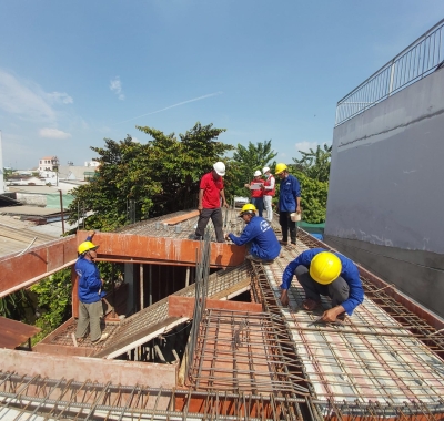 Kê thép dầm sàn trước khi đổ bê tông